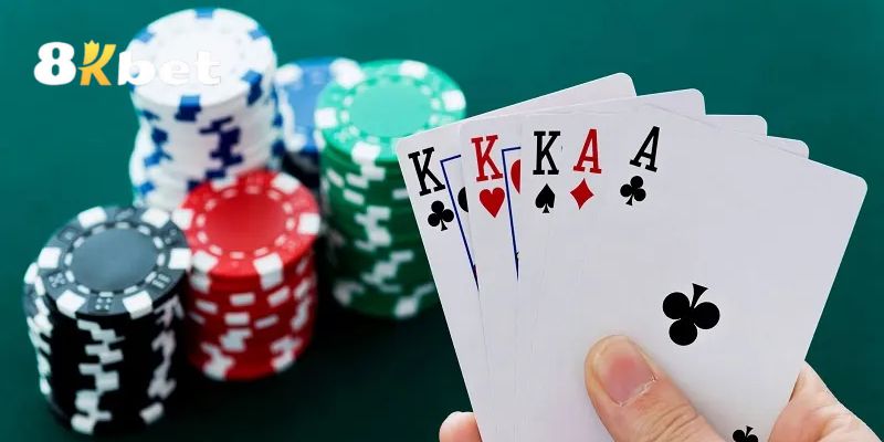 Chi tiết luật đặt cược cực dễ hiểu trong trò chơi Poker cho người mới