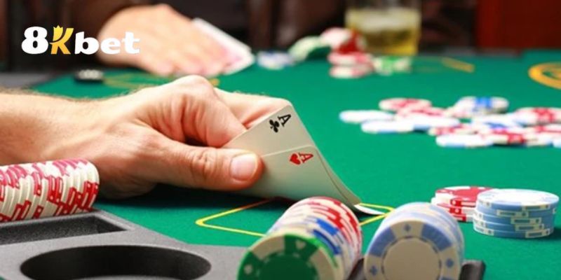 Hướng dẫn chi tiết về cách thức chơi poker 8KBET